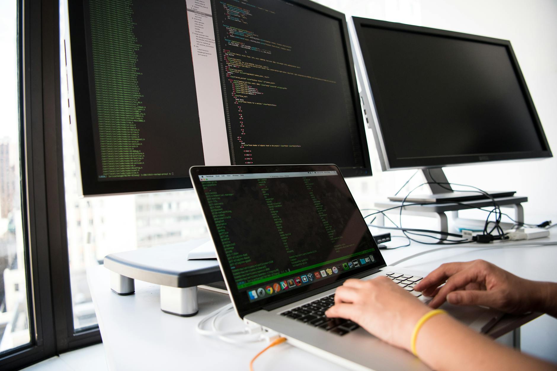 Multiple programming languages on screen